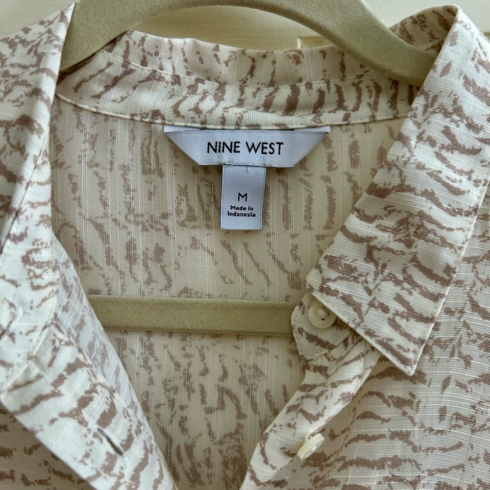 Nine West Size Medium Beige Patterned Button-Down… - image 2
